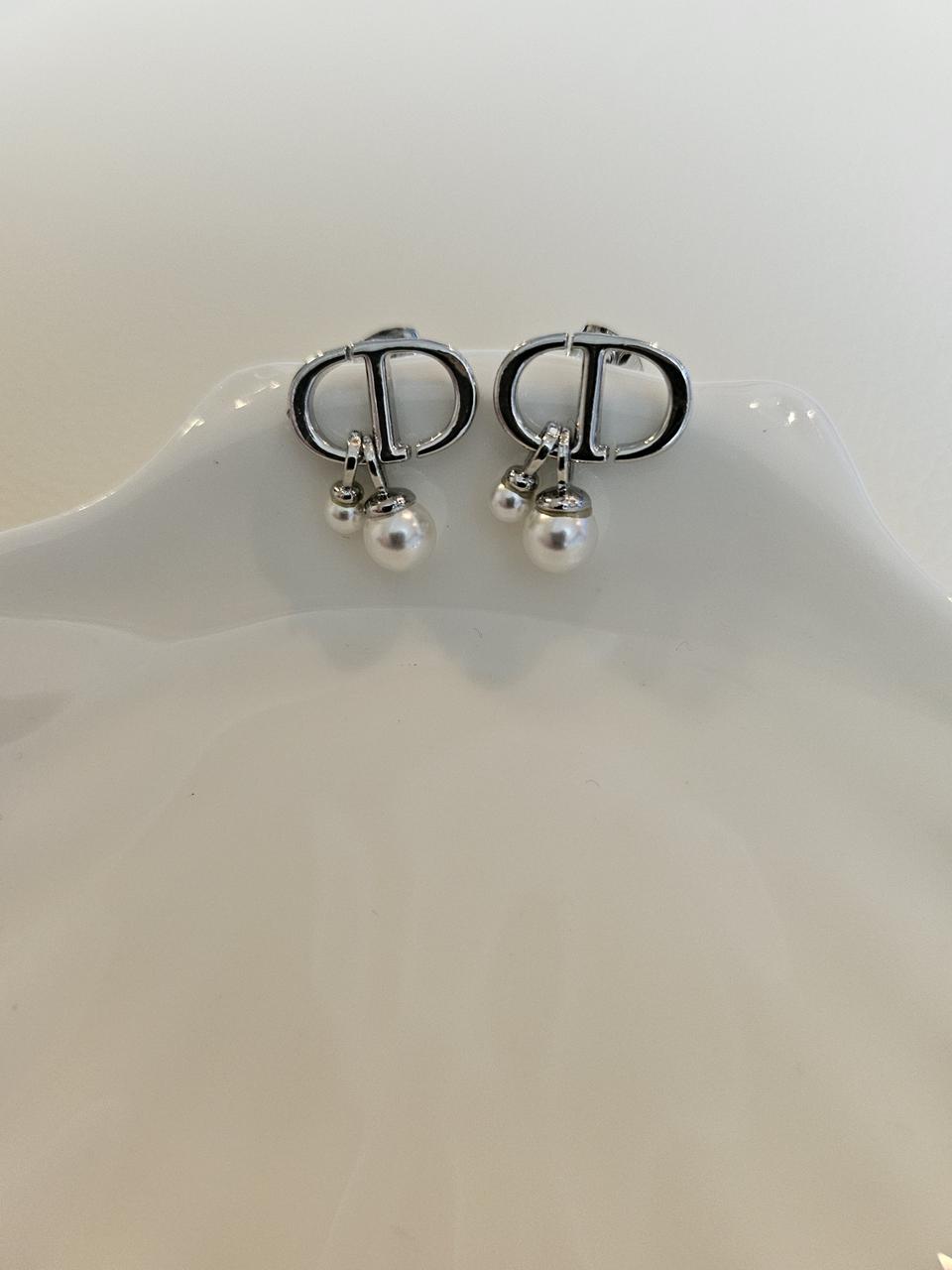 디올 업사이클링 드롭진주 실버 귀걸이