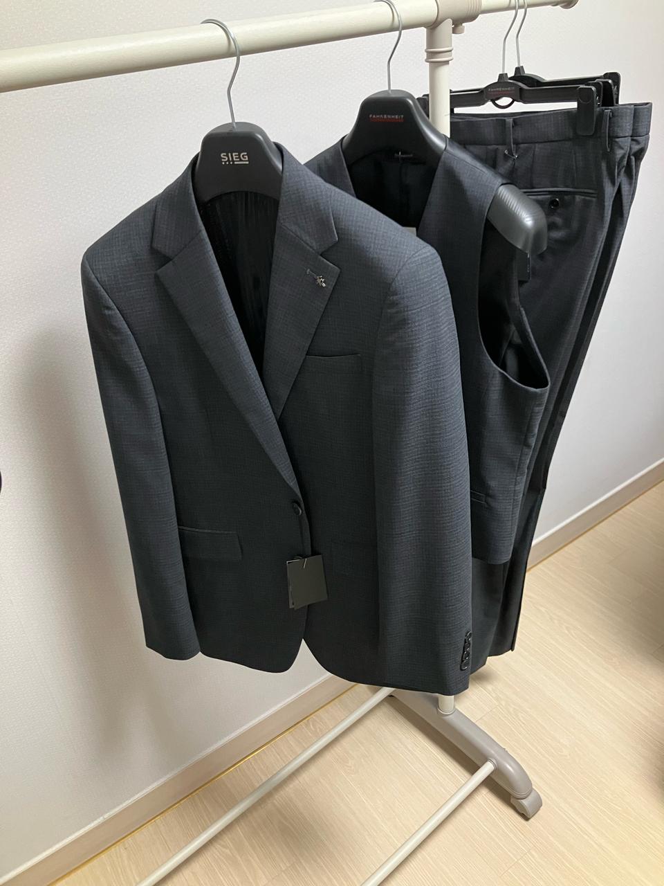 지이크 파렌하이트 차콜그레이 쓰리피스 정장 세트