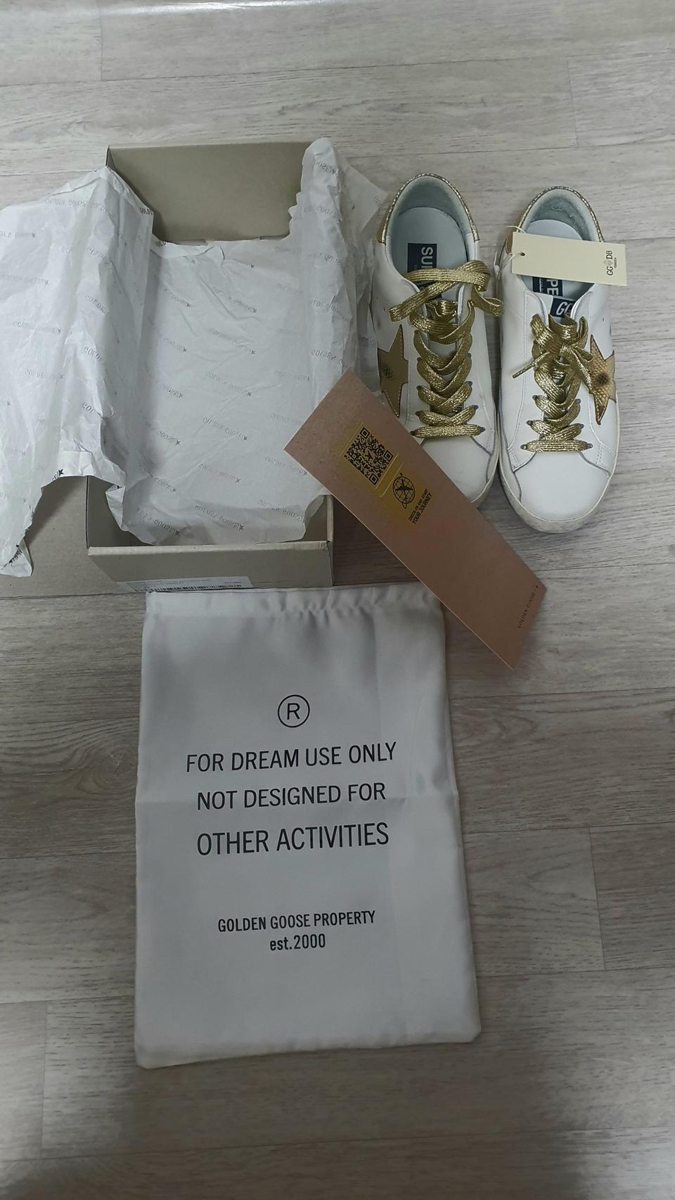 골든구스 슈퍼스타 미사용품 판매합니다