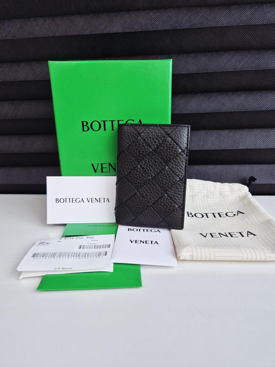 보테가베네타 안트레치아토 플랩 카드지갑 다크 그레이