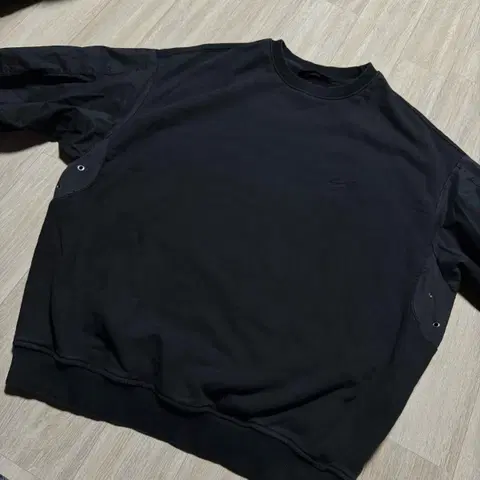 지오송지오 블랙 맨투맨