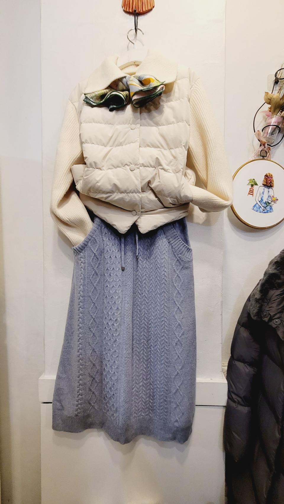 니트 구스패딩 .이태리 퓨어울 니트스커트