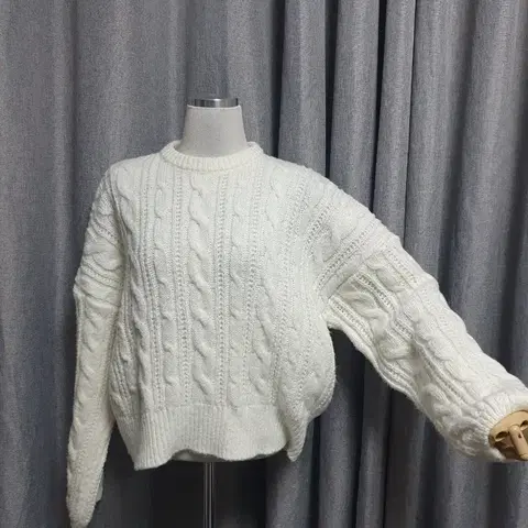 케이블 화이트 니트