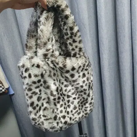 몰리올리 에코퍼 레오파드 토트백