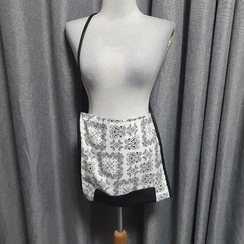 페이즐리 사각 크로스백