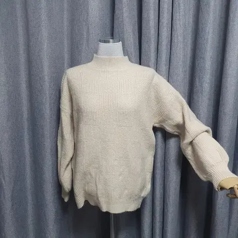 반목 크림 고급니트