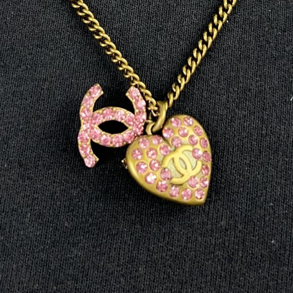 샤넬 핑크 CC 하트 크리스탈 목걸이