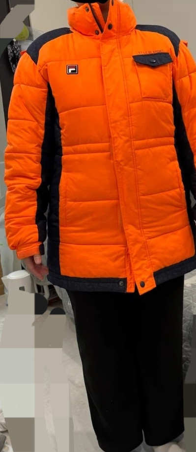 FILA 오렌지색 패딩 점퍼입니다