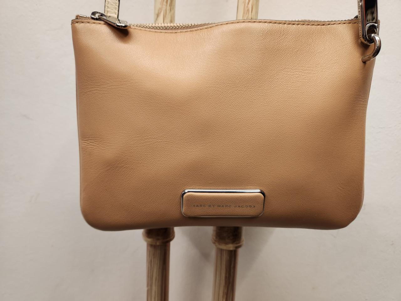 마크 제이콥스 크로스백 베이지