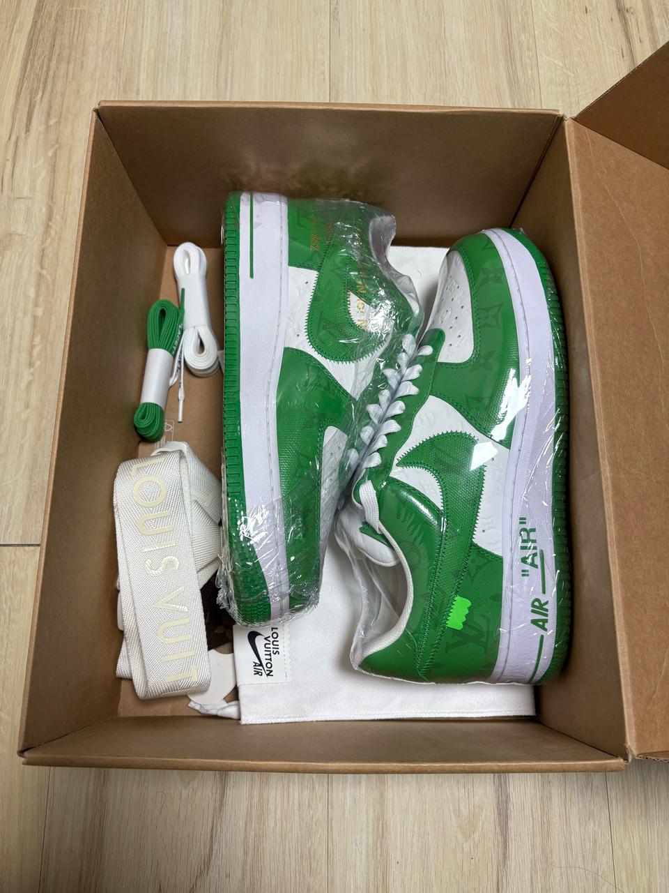 [9.5/새상품] 루이비통 X 나이키 에어포스 신발