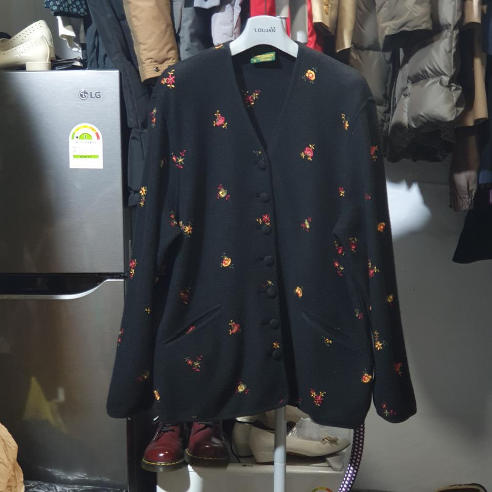 호주)  가이거.  자수 모직. 가디건