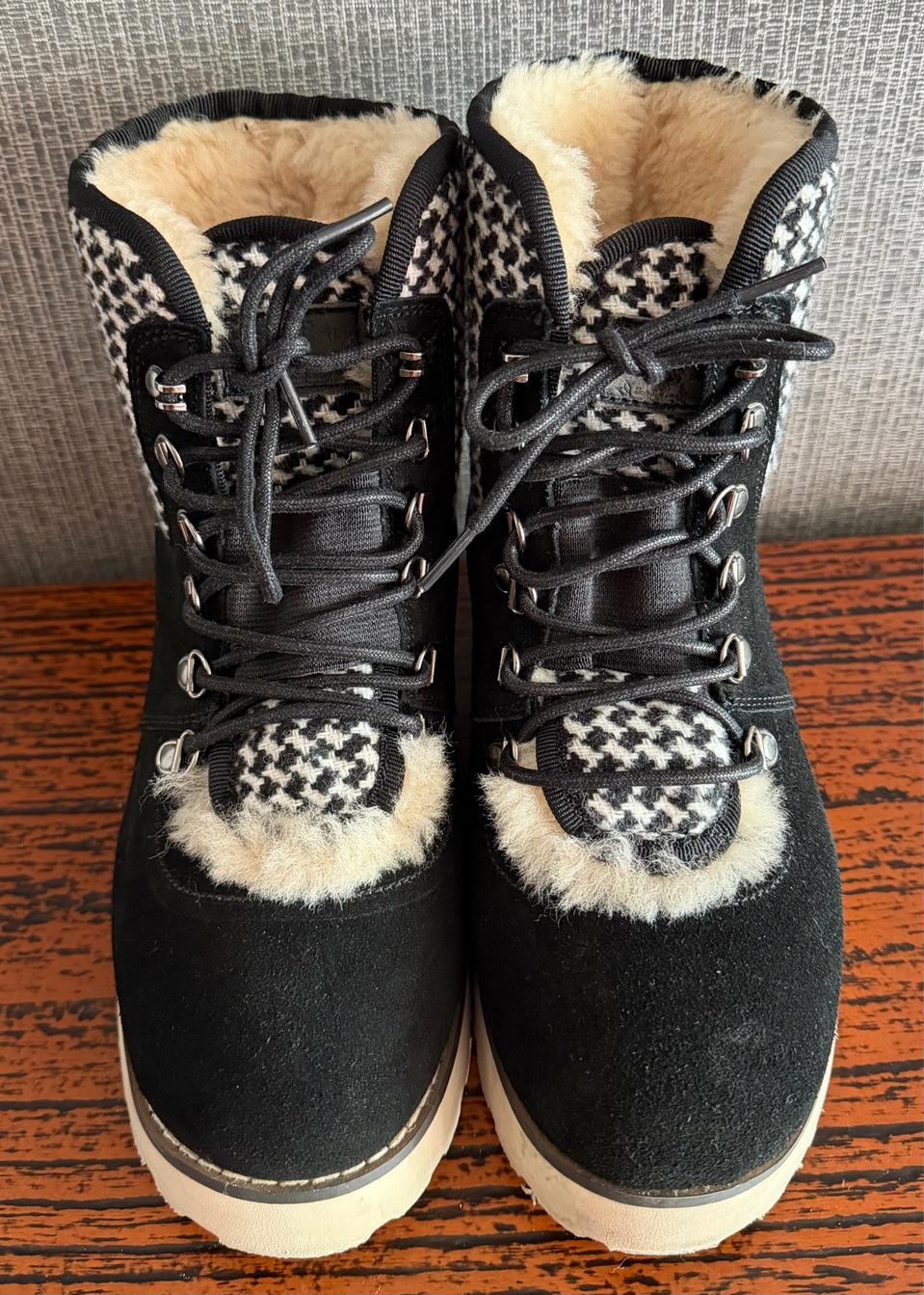 베어파우 BEARPAW 블랙 스웨이드 하운드투스 체크 퍼 방한 부츠 워커