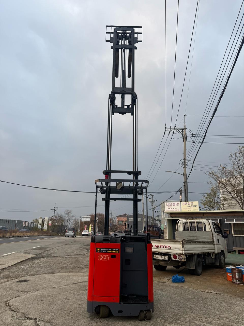 도요타 지게차 입식 1.8톤 하이마스트 3단 6M 초특가!