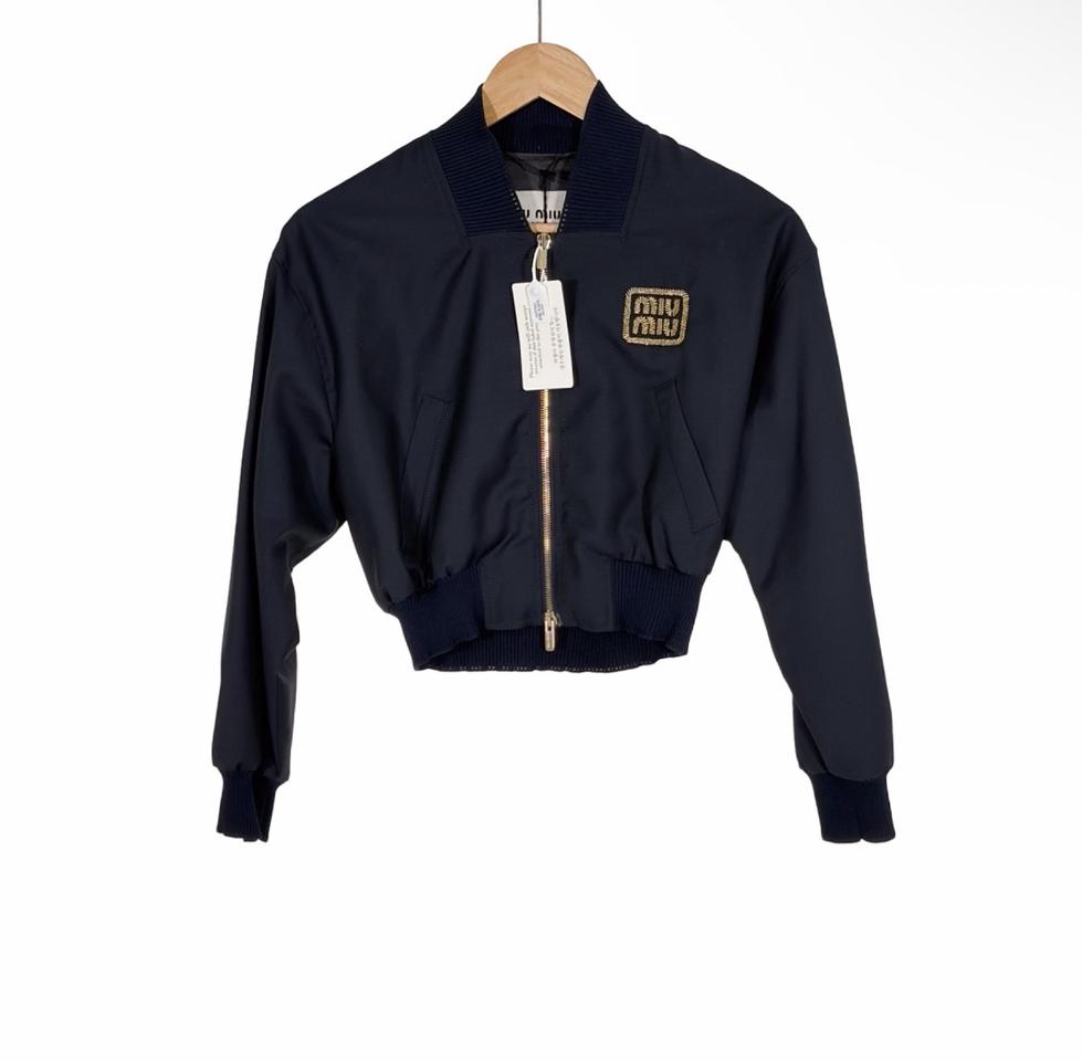 [38] 미우미우 24ss 여성 크롭 바타비아 봄버 바시티 자켓 네이비
