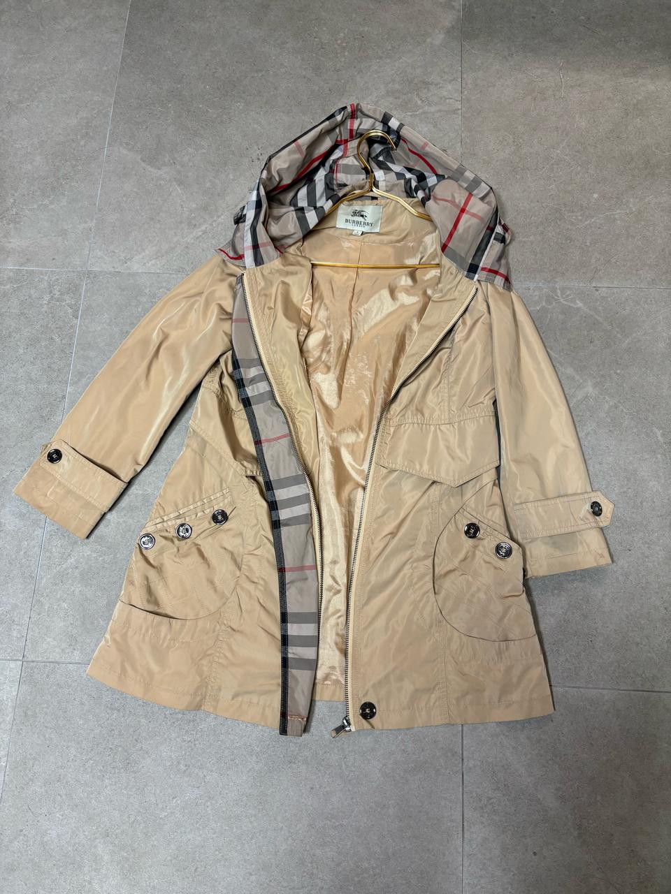 버버리.바람막이,점퍼. 트렌치코트.