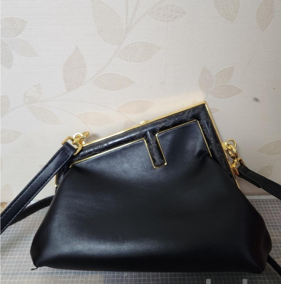 명품 펜디FENDI로고 디자인 블랙나파 퍼스트 스몰 클러치백