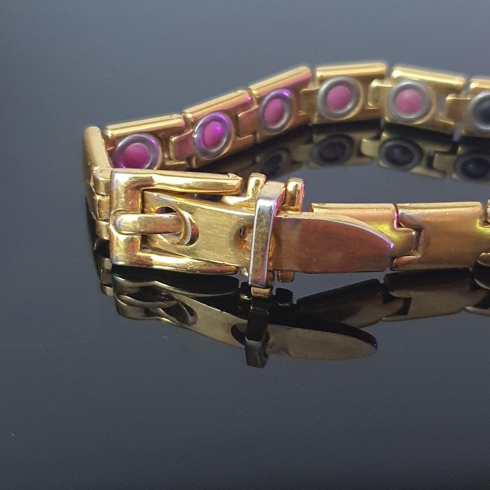 japan snk 게르마늄 여성 팔찌. 버클형 잠금장치로 되어있어 착용하