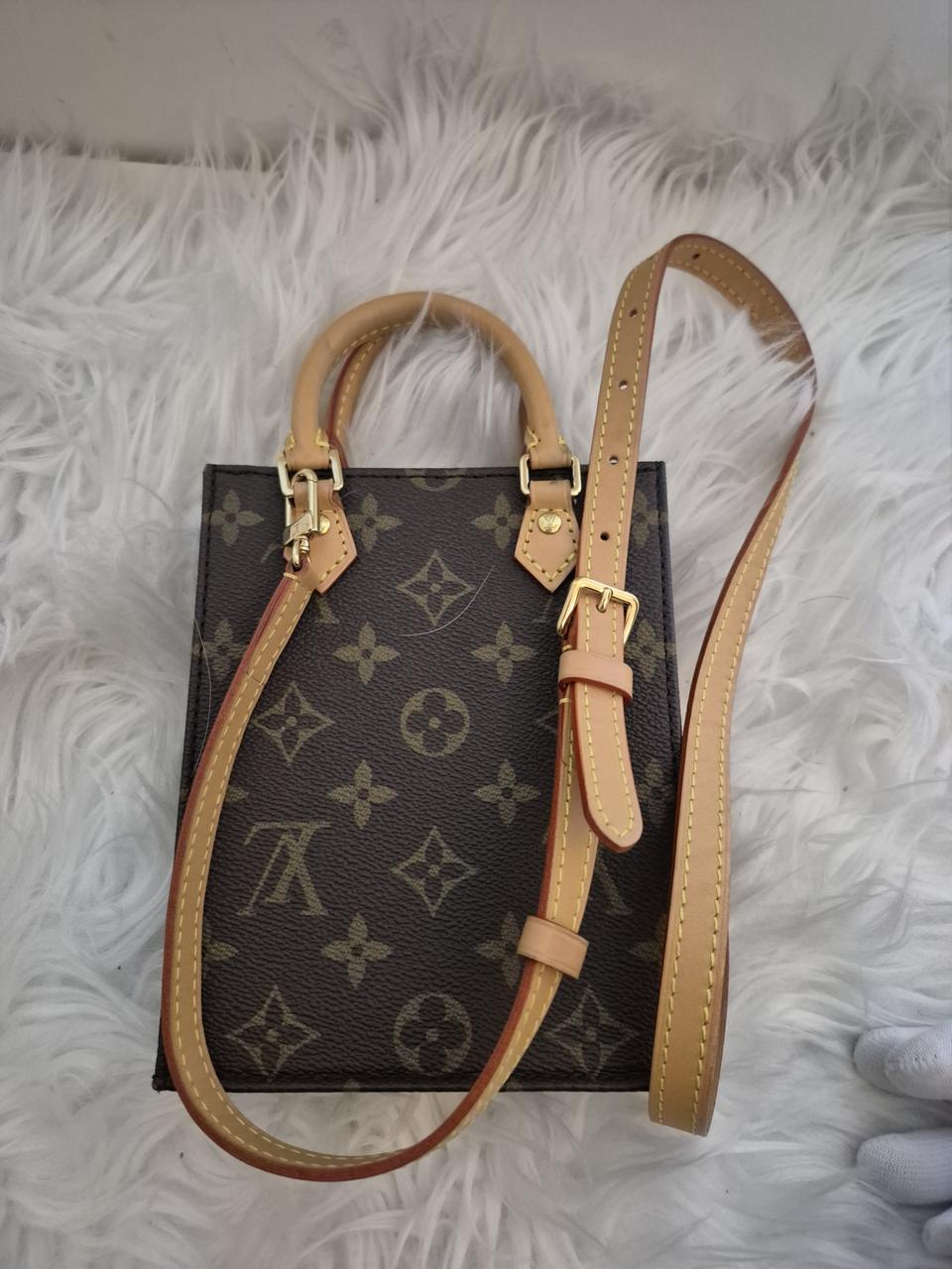 루이비통 모노그램 쁘띠 삭플라(풀박스 22.5.18구입)