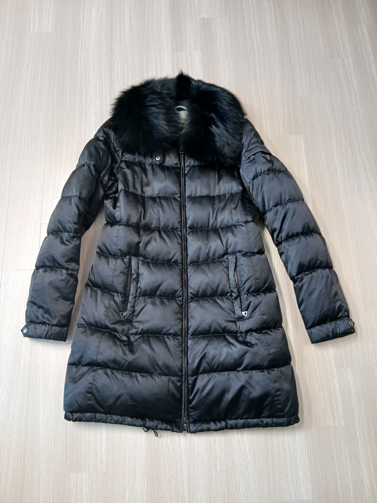 프라다 정품 중고 42 약66-77 검정색 오리털 여우털 롱패딩점퍼 금속