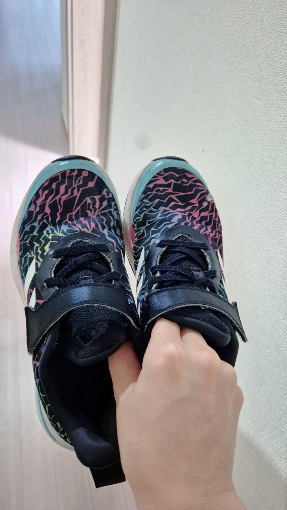 아디다스 키즈 찍찍이 운동화(210)