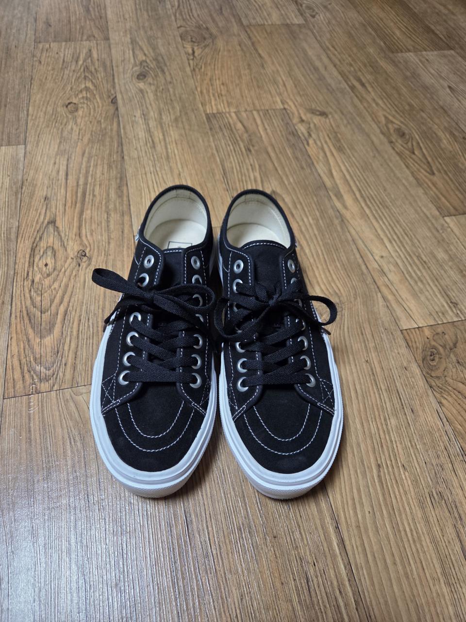 반스블랙스니커즈 거의 새상품