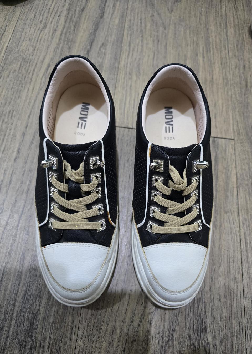 소다 MOVE  스니커즈ㅡ225 (약5센치)