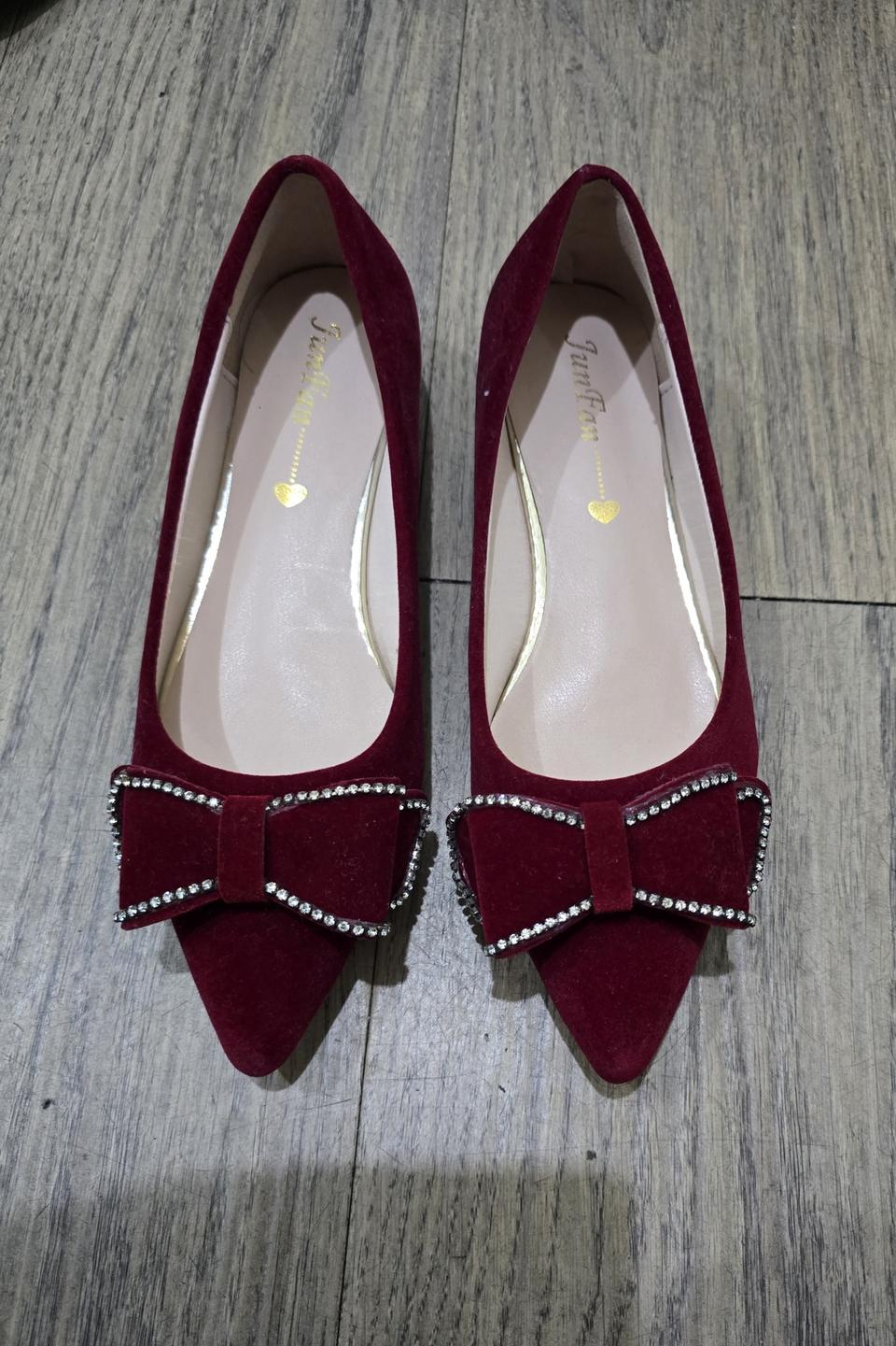 JunFan 버건디 리본 펌프스 230mm