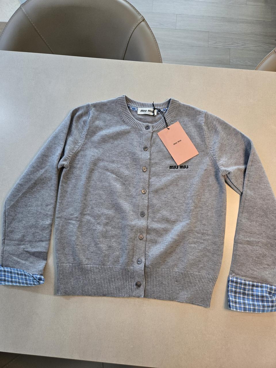 미우미우 그레이 가디건 여성용 M 새상품