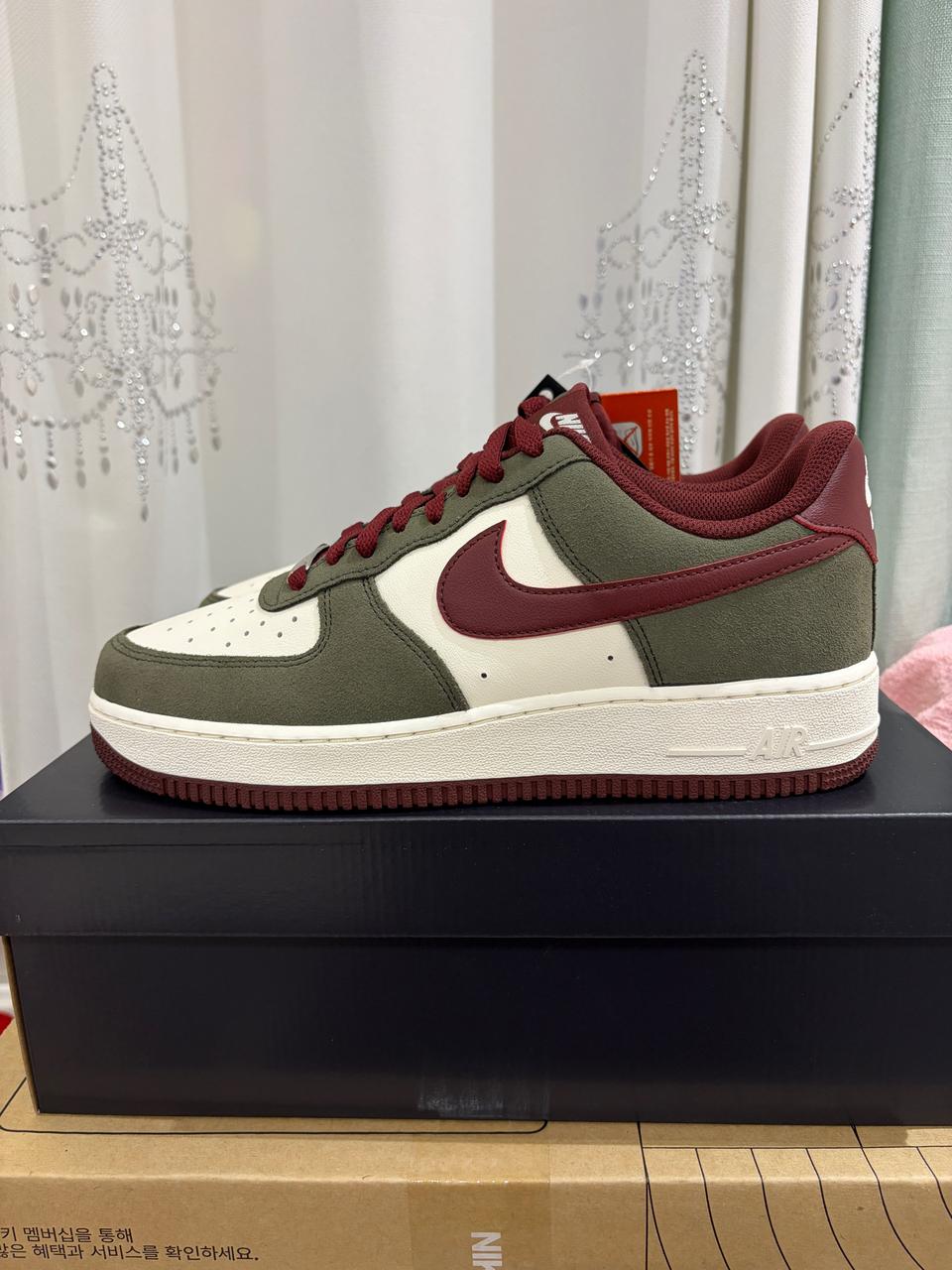 나이키 에어포스 올리브 레드로고 270
