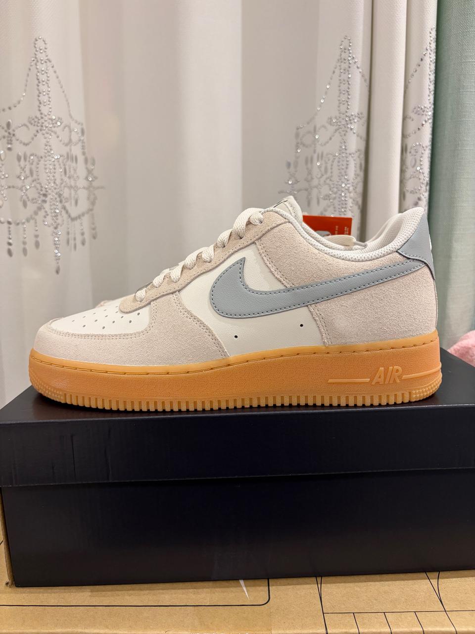 나이키 에어포스 스모크그레이로고 270 280