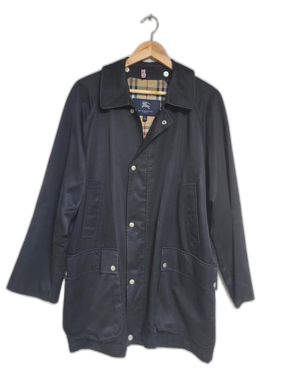 버버리 블랙 하프 코트. 110