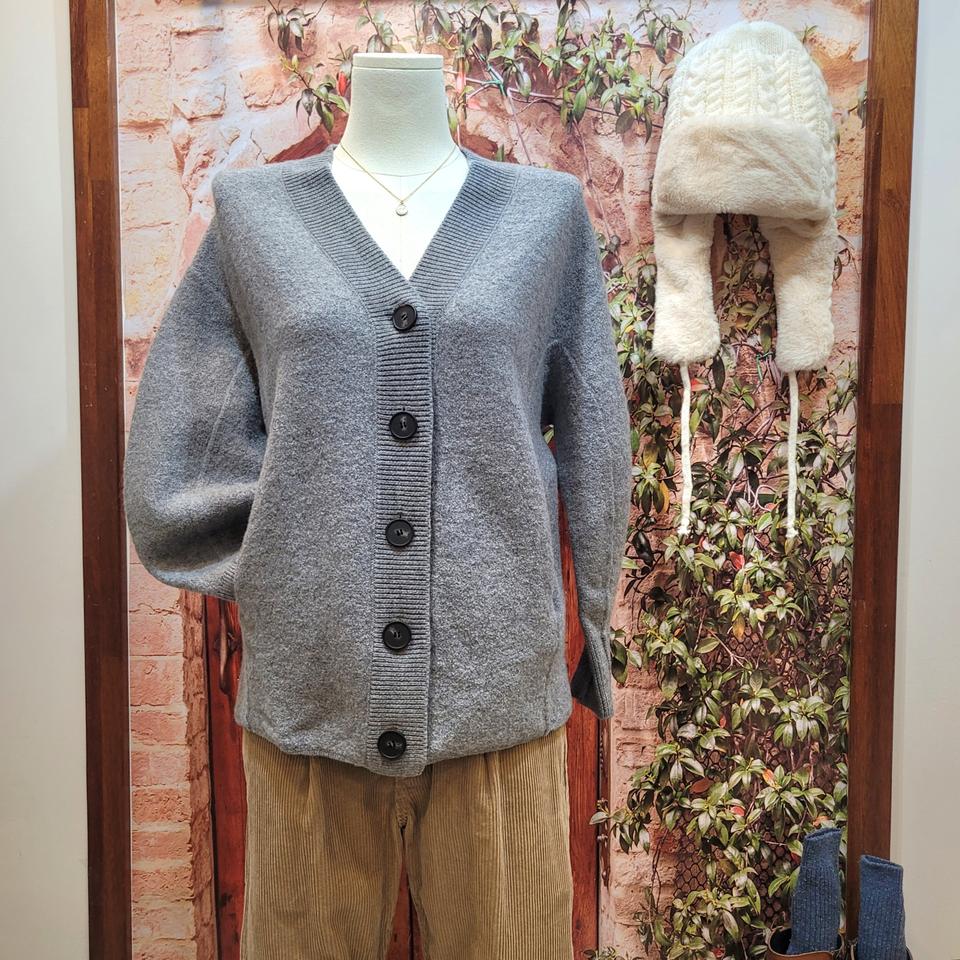 코스 COS 브이넥 부클 가디건