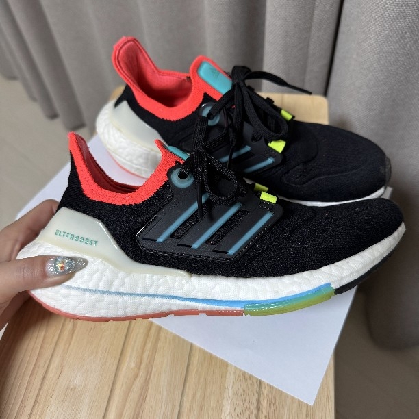 아디다스 울트라부스트 러닝화 (230)