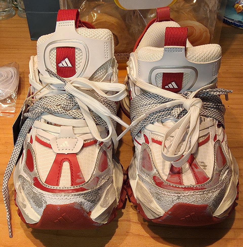 새상품))아디다스 운동화