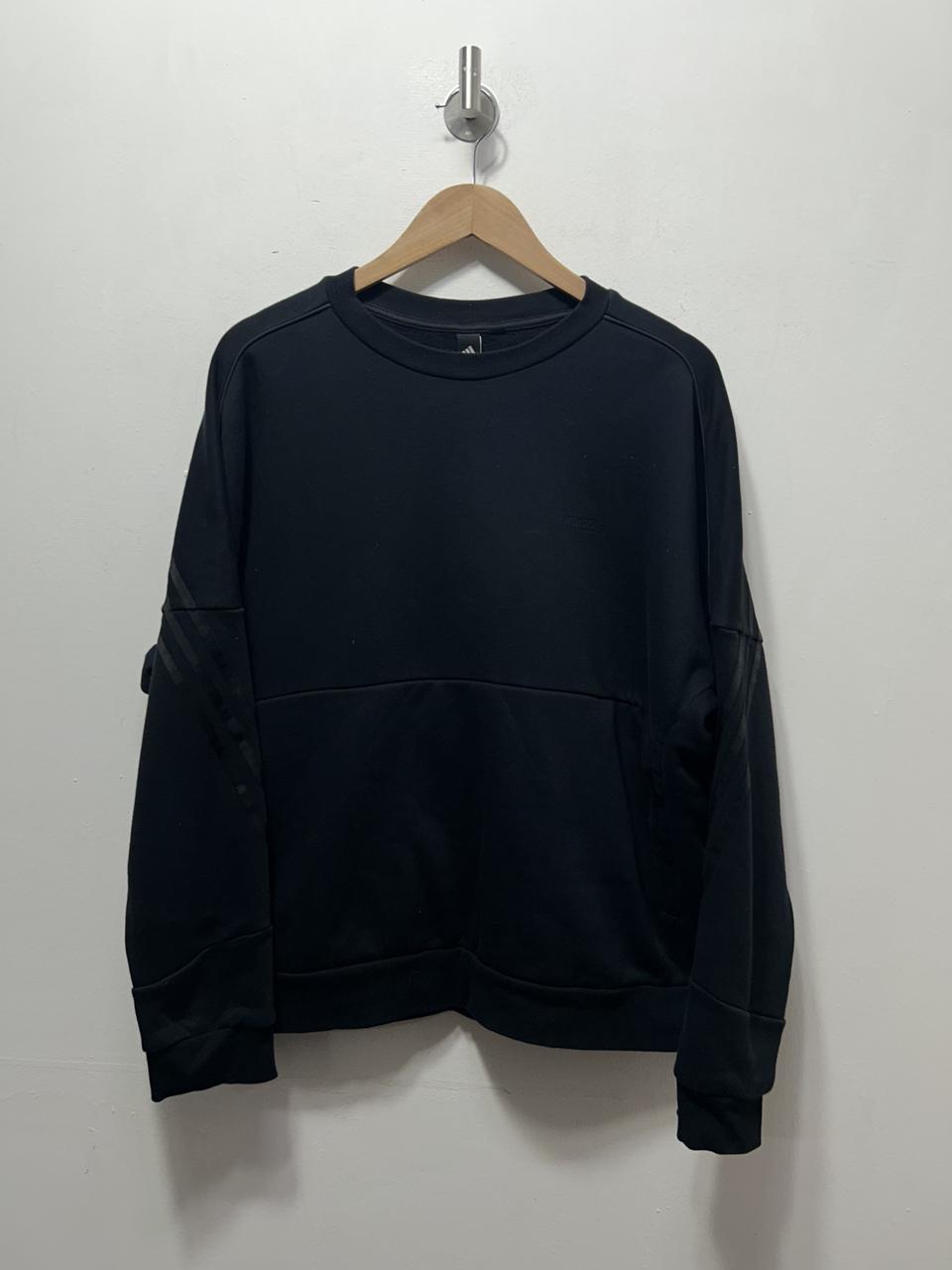 아디다스 블랙 라운드 맨투맨 로고 105