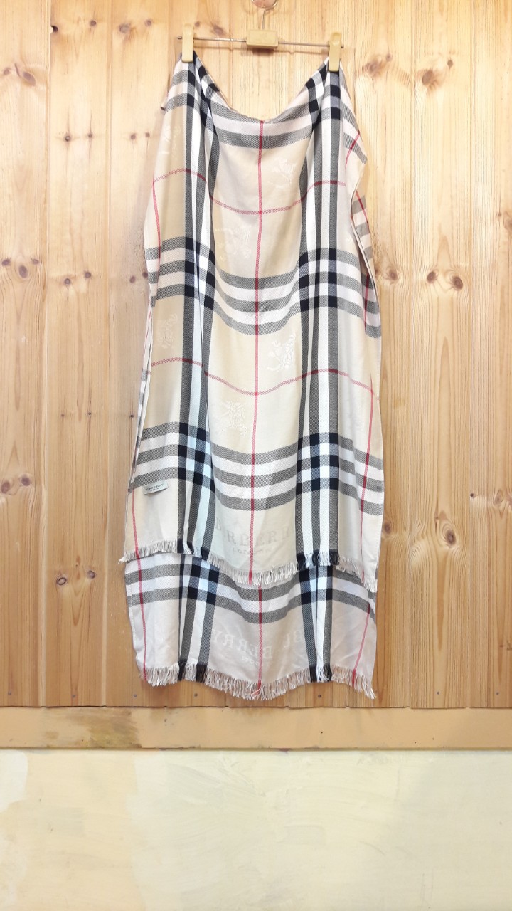 #패션잡화 * 버버리 라이트 웨이트 실크  숄 머플러 ( 정 품)