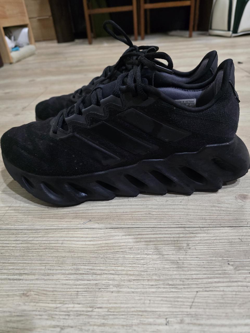 아디다스 스위치 FWD 런닝화 270mm