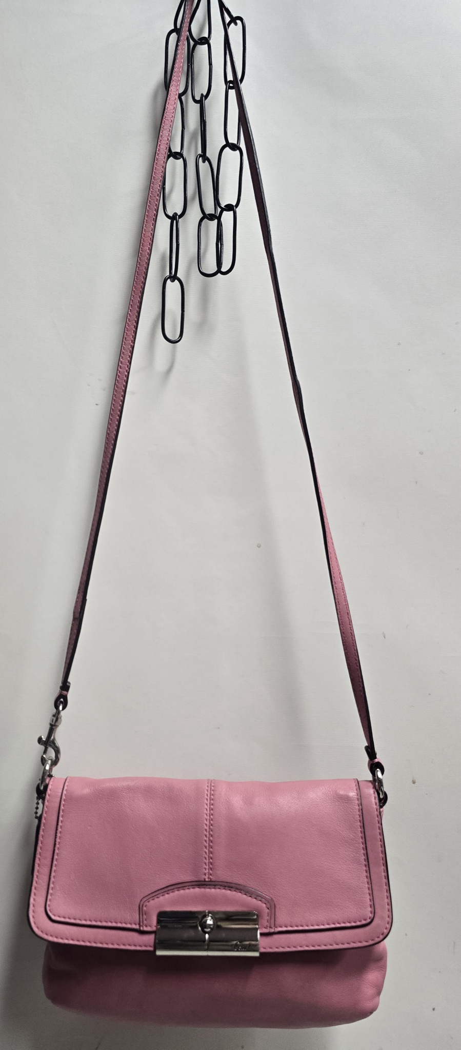 코치 핑크 은장 크리스 슬릿 미니 크로스백