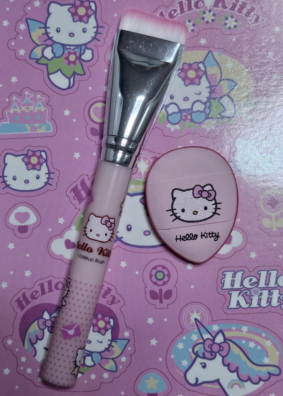 [새상품] 헬로키티 메이크업 브러쉬 + 퍼프 세트