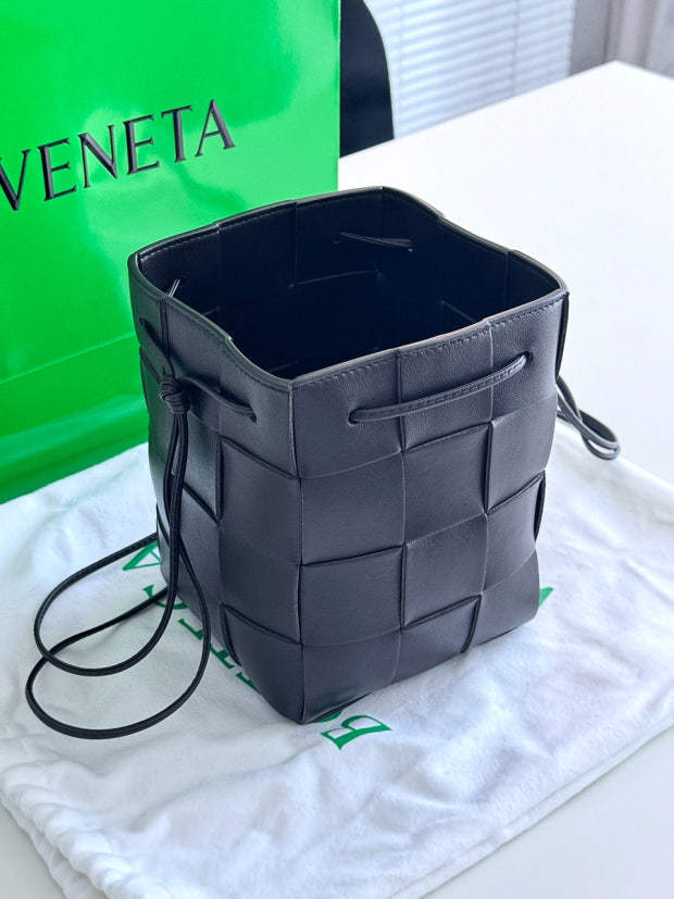 보테가베네타 버킷백 스몰