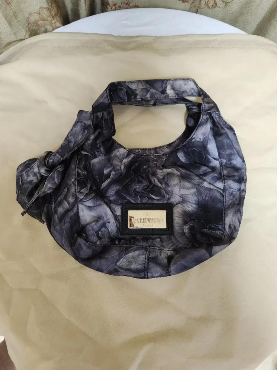 발렌티노 가바라니 미니백 팝니다.