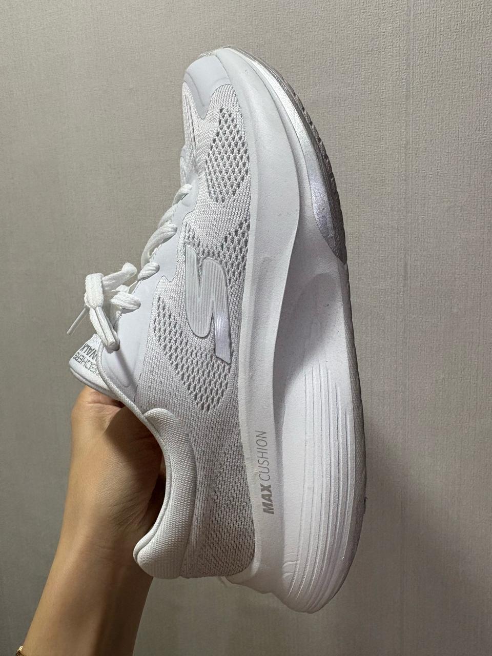 스케쳐스 맥스쿠션운동화(한번착용/230)