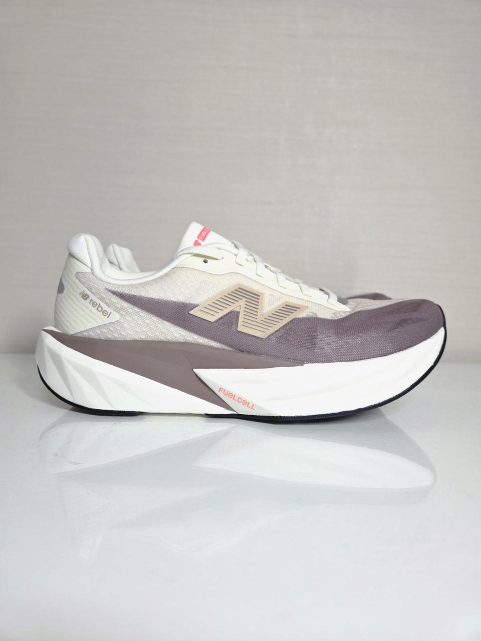 뉴발란스 퓨어셀 레벨 러닝화 어스브라운