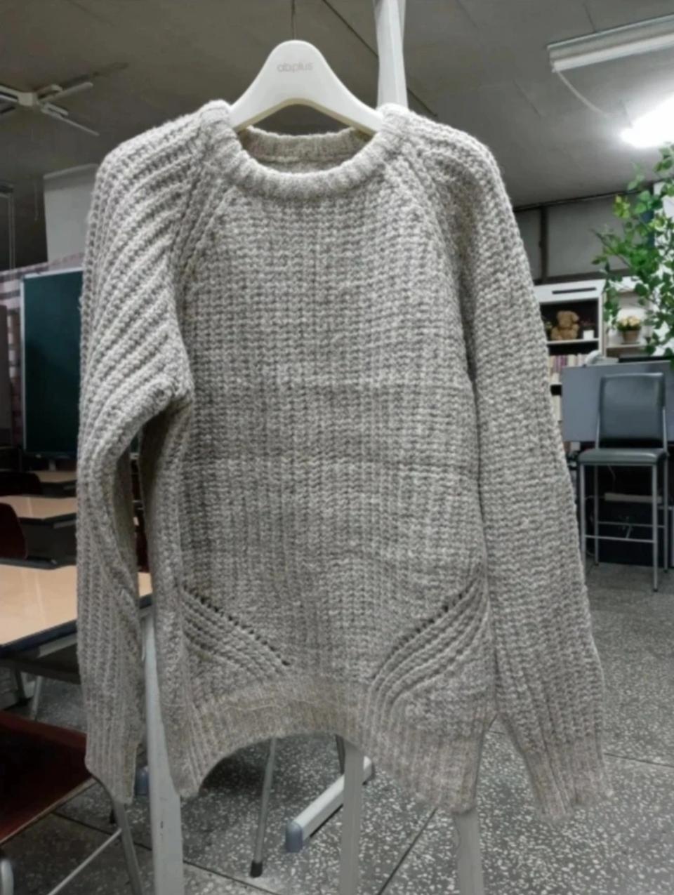 여성 라운드 니트 루즈핏박시 두톰한 니트