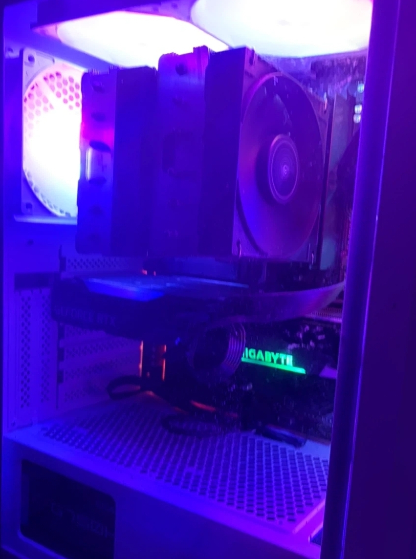 라이젠 7 5700x 게이밍 컴퓨터 판매합니다.