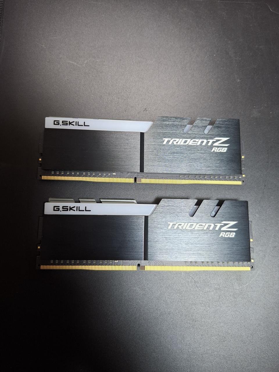 지스킬 DDR4 32기가 램 RGB
