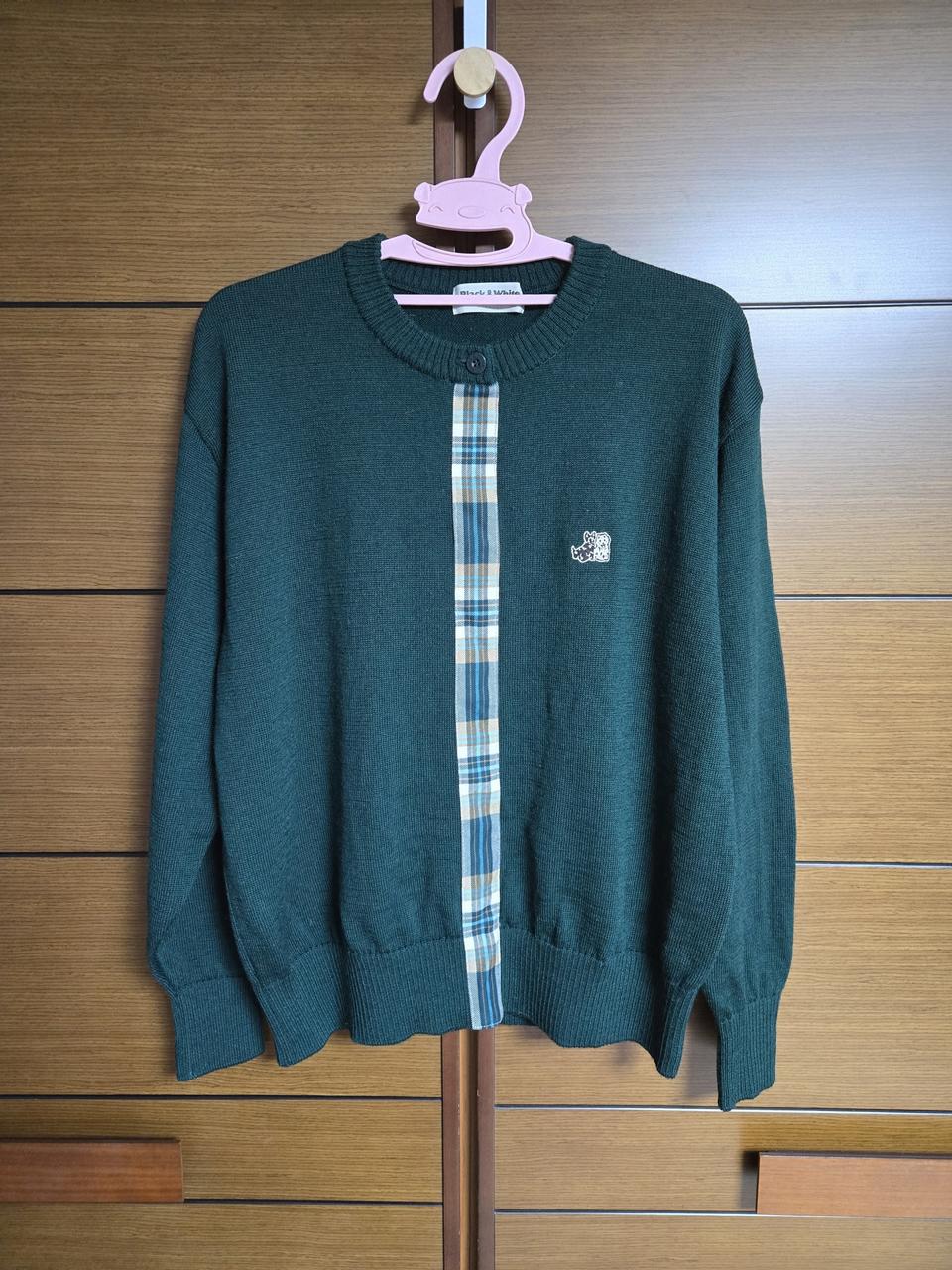 블랙앤화이트 여성 순모 니트티 100