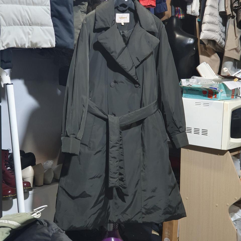 까사렐. 구스다운. 벨티드  패딩 코트