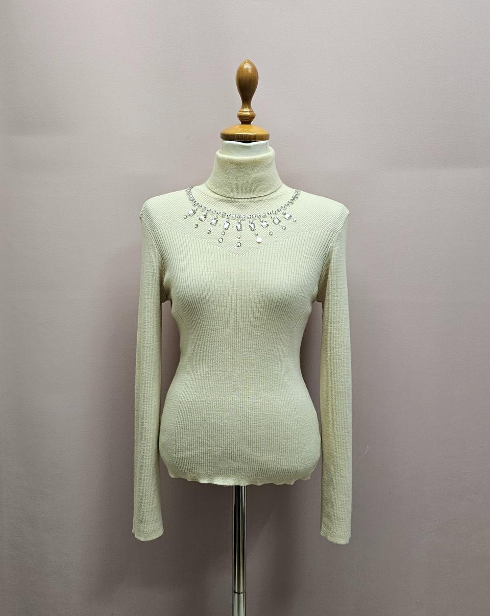 큐빅 포인트 폴라 니트