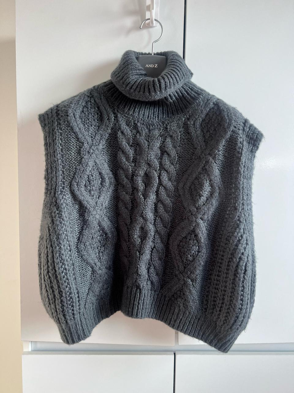 울 회색 터틀넥 조끼